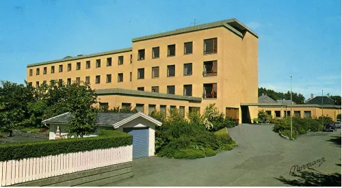 HSR ferdigstilt i 1957 med 3 etasjer