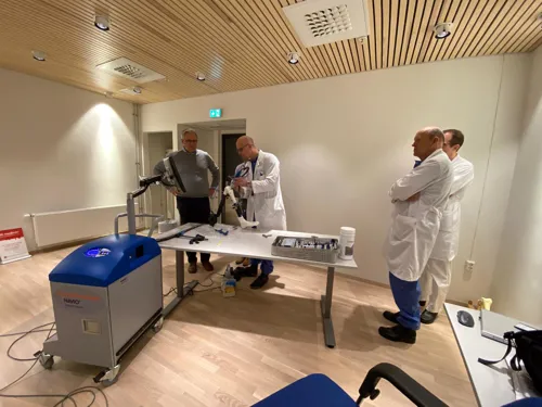 Fra opplæringen i bruk av utstyr til robotassisterte operasjoner