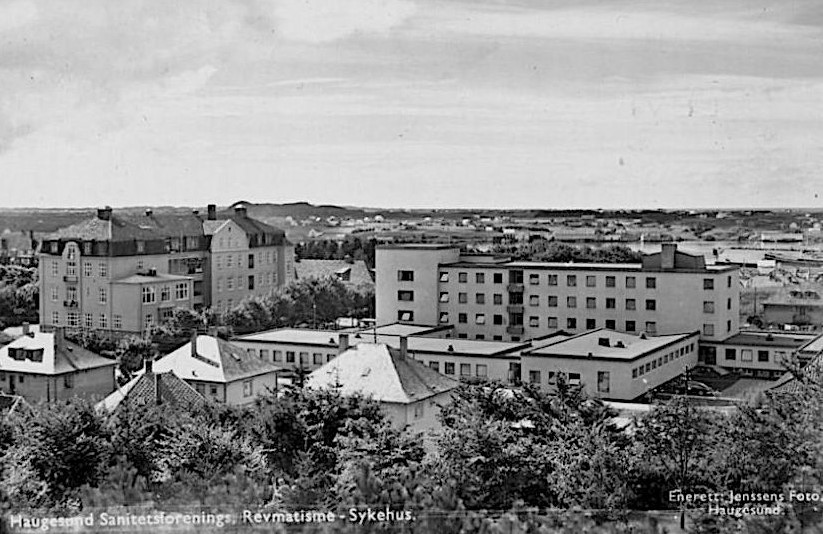 Bildet viser Haugesund Kommunale Sykehus og HSR, trolig fra slutten av 1950-tallet