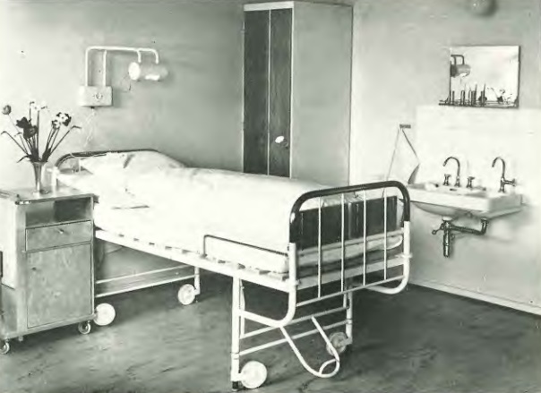 Eksempel på utstyrt pasientrom ved sykehusets åpning i 1957