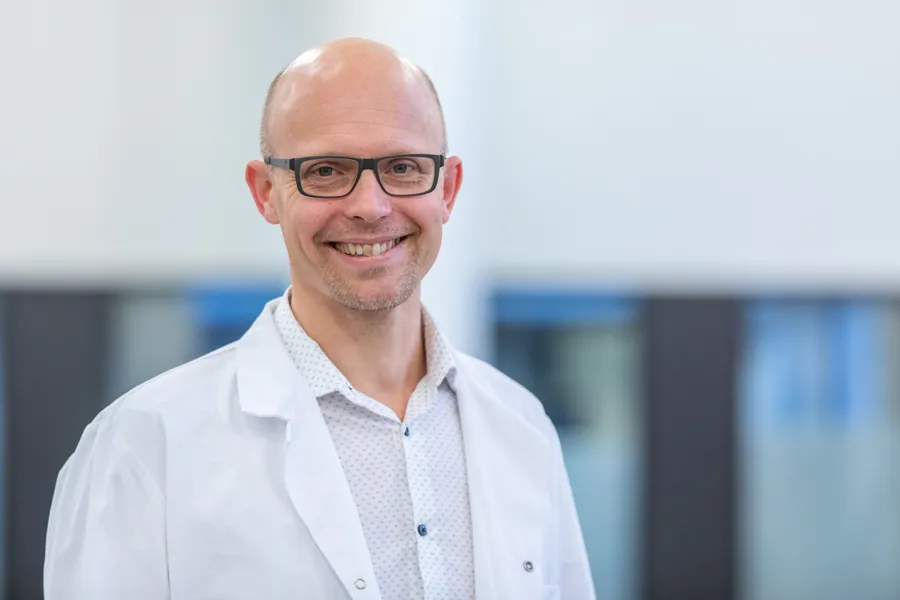 Avdelingsoverlege og ortoped Øystein Skåden