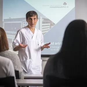 Bilde fra et av våre pasientkurs som viser gruppeundervisning