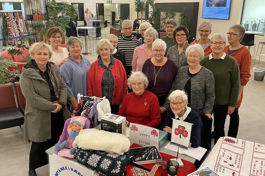 Sanitetsforeningens styre ved julemessen i 2023